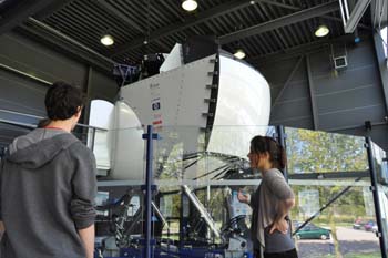 Ruben en Bart bij de flightsimulator
